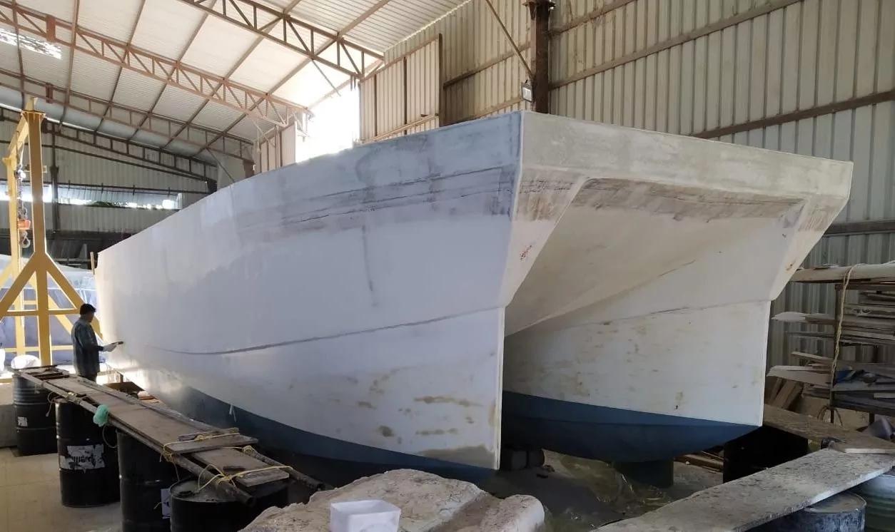 Catamaran de plongée UMDC 1100 en construction
